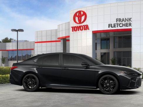 New 2026 Toyota Camry Hybrid FWD image 13