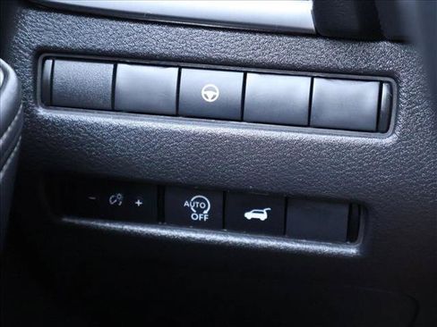 Used 2024 Nissan Rogue SV FWD image 17