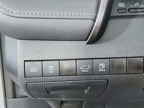 Used 2023 Toyota Camry SE w/ Protection Package (Q2) (TMS) image 9