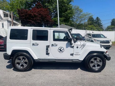 Used 2017 Jeep Wrangler Unlimited Sahara w/ Dual Top Group AWD/4WD image 5