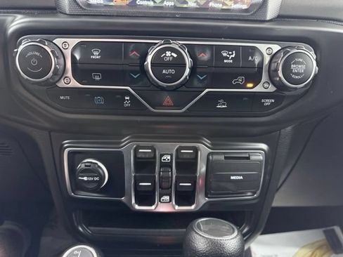 Used 2023 Jeep Wrangler Unlimited w/ Sun & Screen Package AWD/4WD image 27