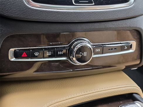 Used 2016 Volvo XC90 T6 Momentum image 38