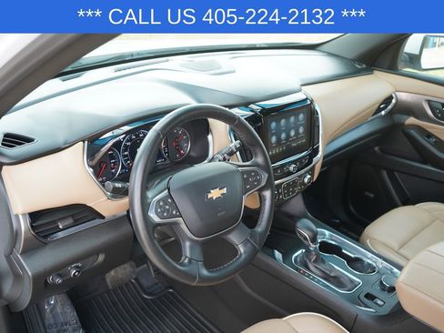 Used 2023 Chevrolet Traverse Premier FWD image 19