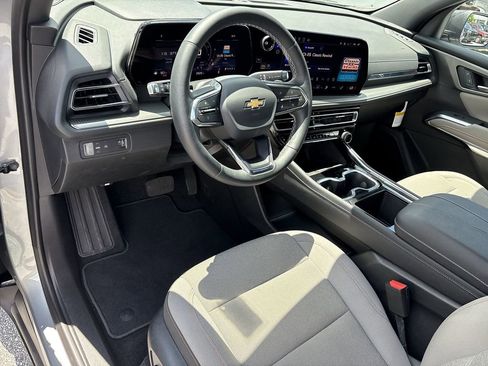 New 2025 Chevrolet Traverse LT image 11