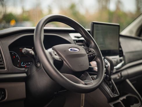 Used 2023 Ford Transit 350 XLT image 34