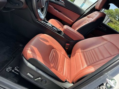 Used 2025 Kia Sportage SX image 8
