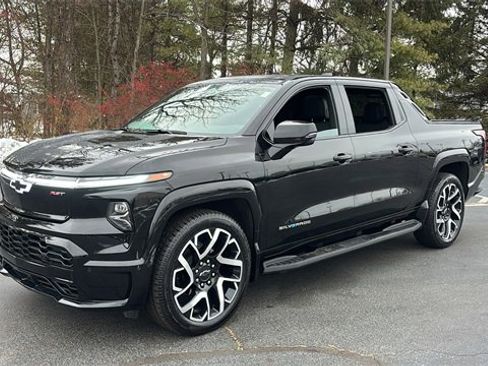 Used 2024 Chevrolet Silverado EV RST image 2