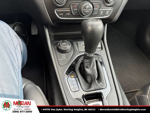 Used 2020 Jeep Cherokee Limited AWD/4WD image 16