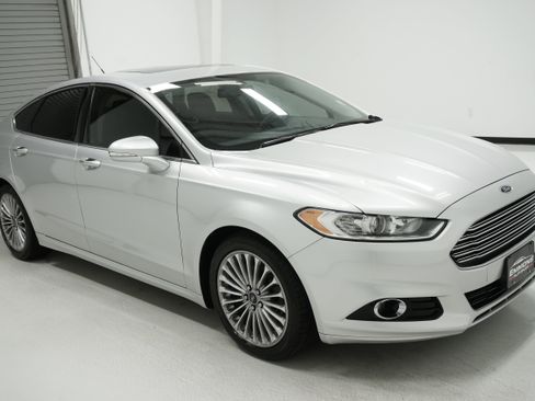 Used 2013 Ford Fusion Titanium FWD image 3