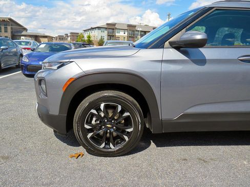 Used 2021 Chevrolet TrailBlazer LT w/ Convenience Package image 38