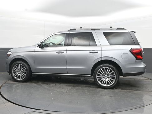 Used 2022 Ford Expedition Limited image 7