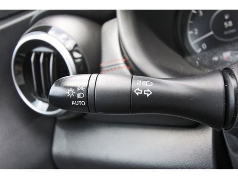 Used 2023 Nissan Kicks SR FWD image 17
