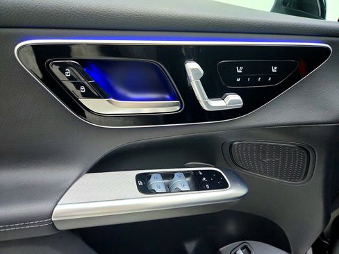 Certified 2025 Mercedes-Benz GLC 300 image 23