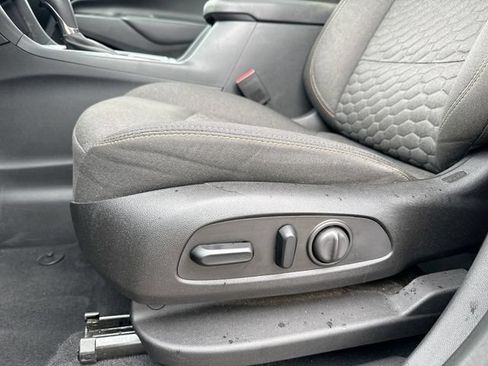 Certified 2019 Chevrolet Equinox LT FWD image 12