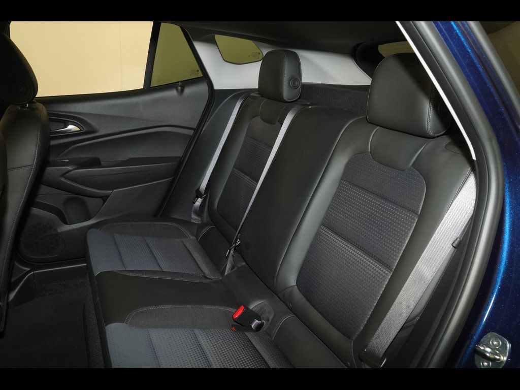Used 2024 Chevrolet Trax LT w/ Driver Confidence Package FWD image 26