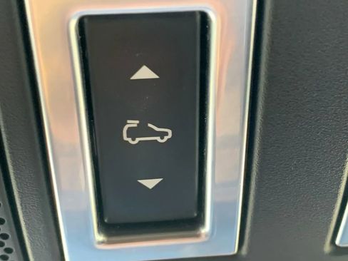 Used 2018 Land Rover Range Rover Sport HSE Dynamic image 25