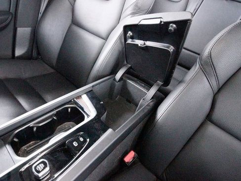 Used 2022 Volvo XC60 T8 Inscription Expression image 18