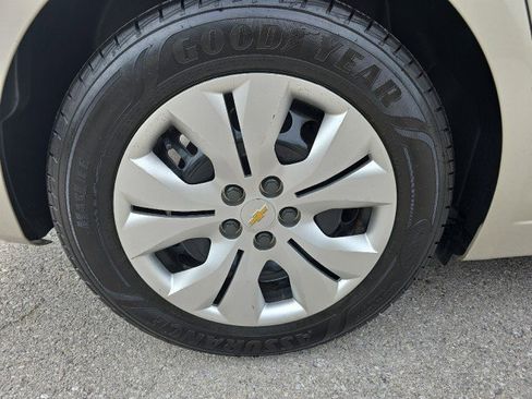 Used 2014 Chevrolet Cruze LS image 12