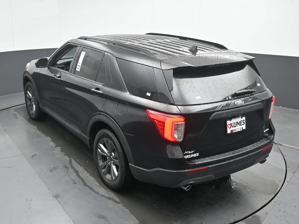 Used 2022 Ford Explorer XLT w/ Equipment Group 202A AWD/4WD image 42