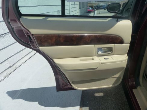 Used 2008 Mercury Grand Marquis GS RWD image 8