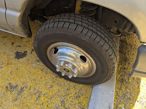 Used 2017 Ford E-350 and Econoline 350 Super Duty image 5