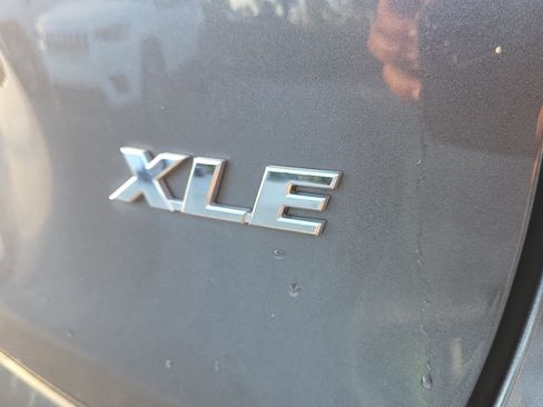 Used 2022 Toyota RAV4 XLE FWD image 38