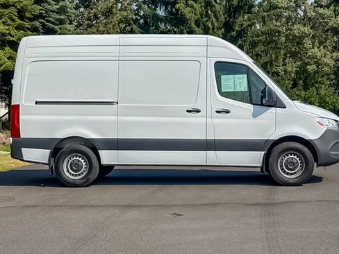 Used 2025 Mercedes-Benz Sprinter 2500 image 3