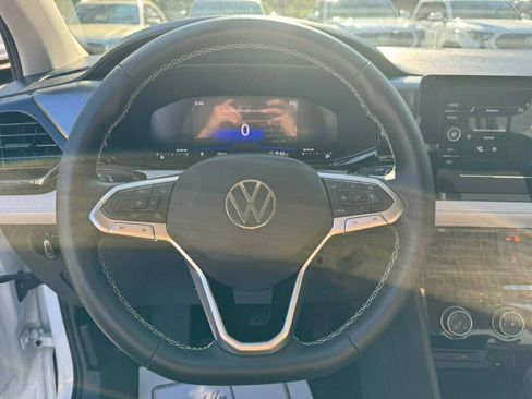 Used 2025 Volkswagen Taos S FWD image 5