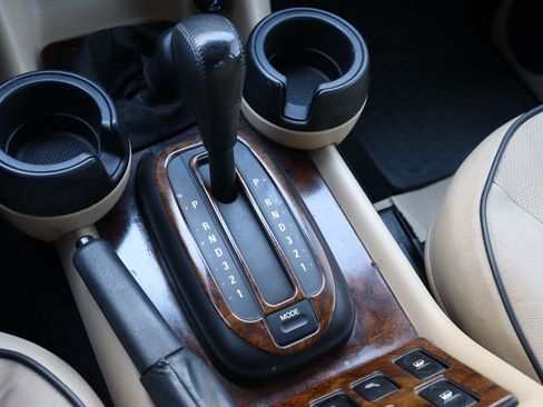 Used 2004 Land Rover Discovery SE image 30