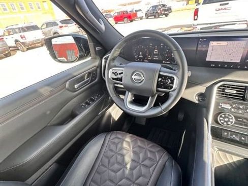 Certified 2025 Nissan Armada Platinum image 30