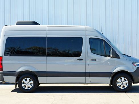 Used 2022 Mercedes-Benz Sprinter 1500 image 48