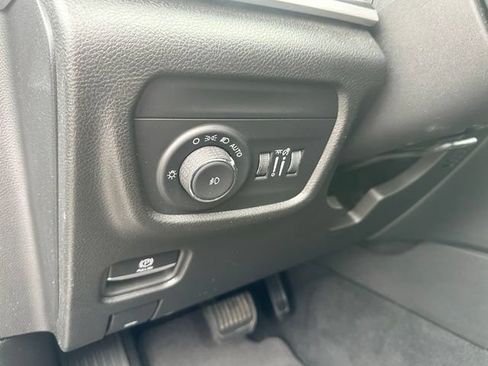 Used 2023 Jeep Grand Cherokee L Limited AWD/4WD image 31