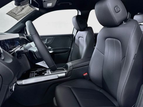 New 2026 Mercedes-Benz GLB 250 image 16