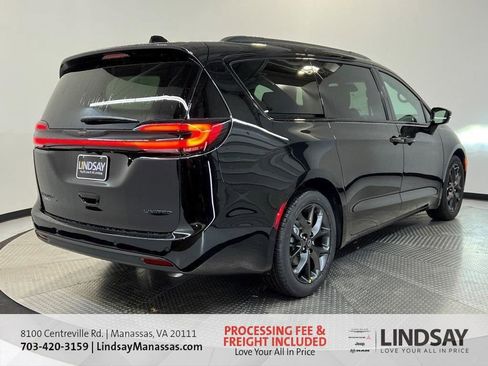 New 2026 Chrysler Pacifica Limited w/ S Appearance Package FWD image 4