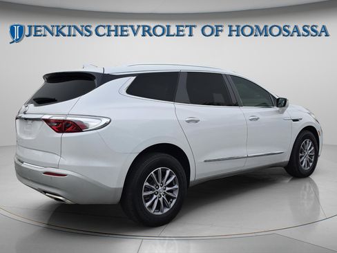 Used 2023 Buick Enclave Essence FWD image 3