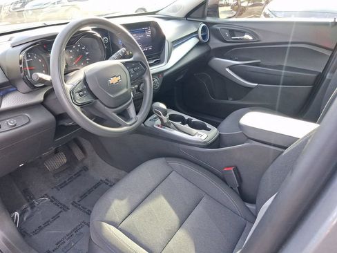 Used 2025 Chevrolet Trax LS FWD image 13
