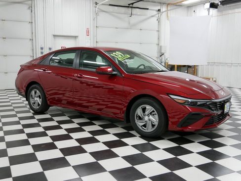 New 2025 Hyundai Elantra SE image 1