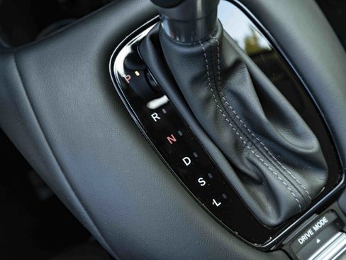 Used 2025 Honda HR-V LX image 30