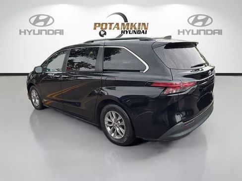 Used 2021 Toyota Sienna XLE FWD image 6