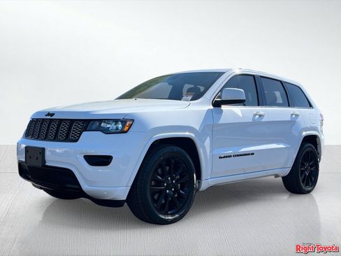 Used 2022 Jeep Grand Cherokee Laredo X RWD image 2