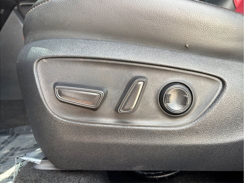 Used 2021 Toyota Highlander XSE FWD image 18