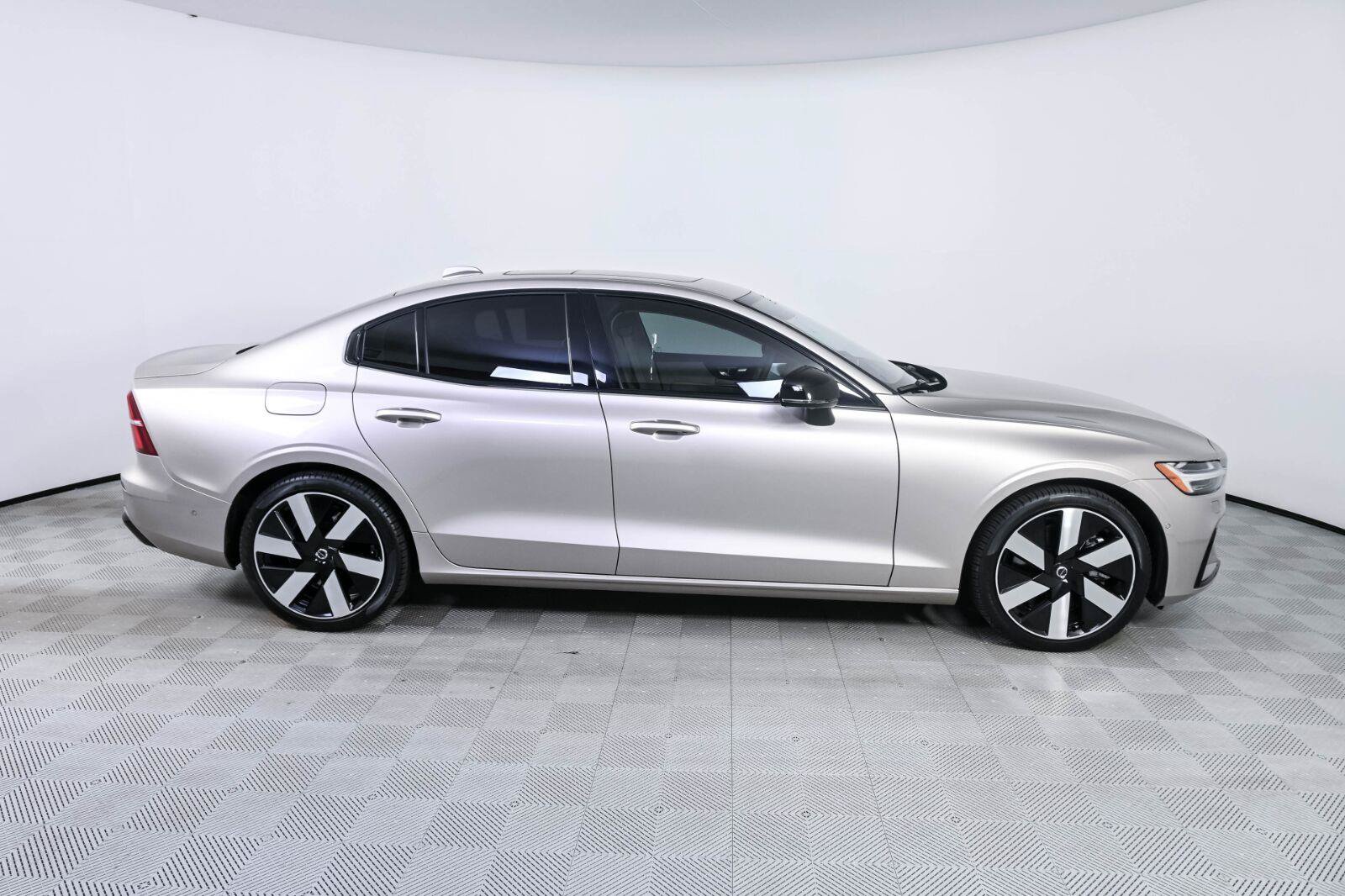 Certified 2024 Volvo S60 T8 Ultimate w/ Climate Package AWD/4WD image 27