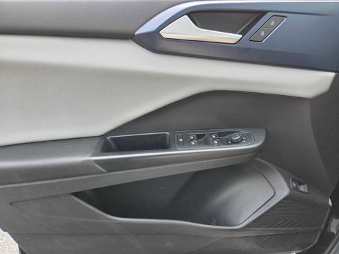 Used 2022 Volkswagen Taos SE image 21