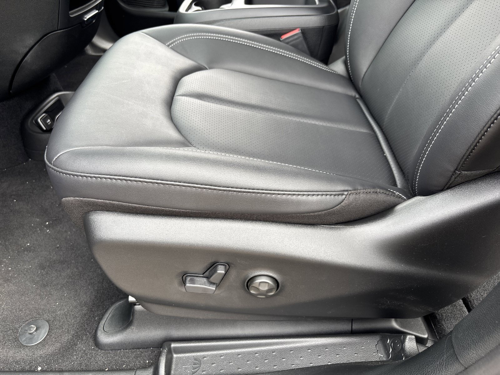 New 2026 Chrysler Pacifica Select w/ S Appearance Package FWD image 17