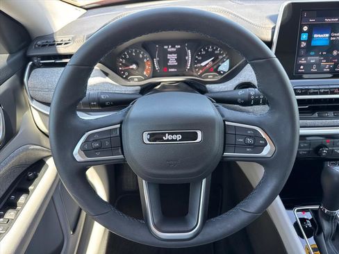 Used 2022 Jeep Compass Latitude AWD/4WD image 12