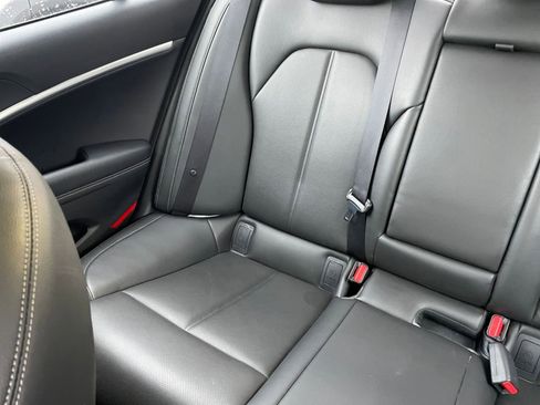 Used 2025 Genesis G70 2.5T image 40