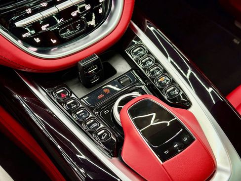 Used 2023 Aston Martin DBX image 25