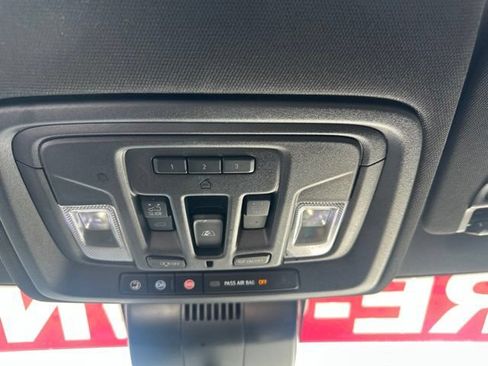 Used 2025 GMC Sierra 1500 AT4 w/ AT4 Premium Package AWD/4WD image 16