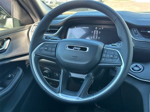 New 2025 Jeep Grand Cherokee Laredo image 22