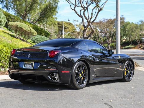 Used 2010 Ferrari California RWD image 19